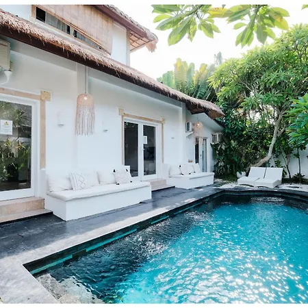 Villa Barat - 6Br Villa Next To Canggu Beach Exterior photo