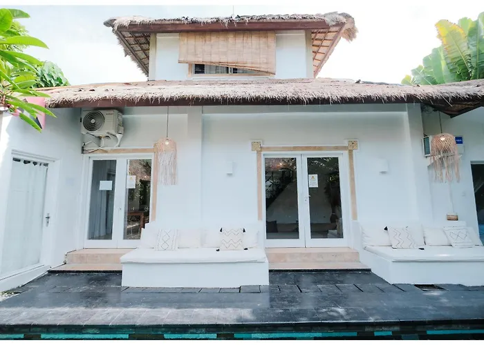 Villa Barat - 6Br Villa Next To Canggu Beach