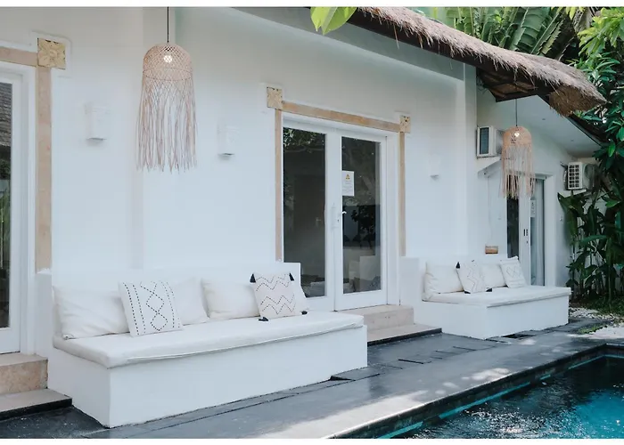 Villa Barat - 6Br Villa Next To Canggu Beach