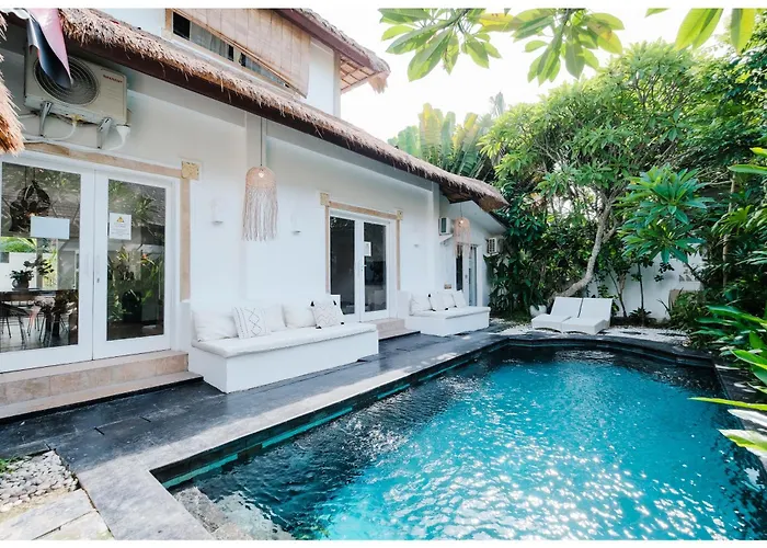 Villa Barat - 6Br Villa Next To Canggu Beach