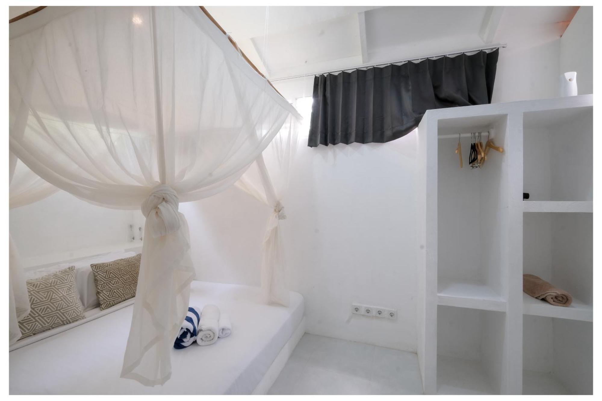 Barat - 6br Next To Villa *