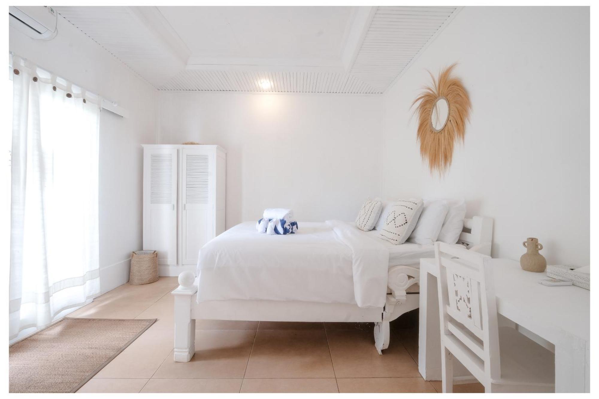 Barat - 6br Next To Villa